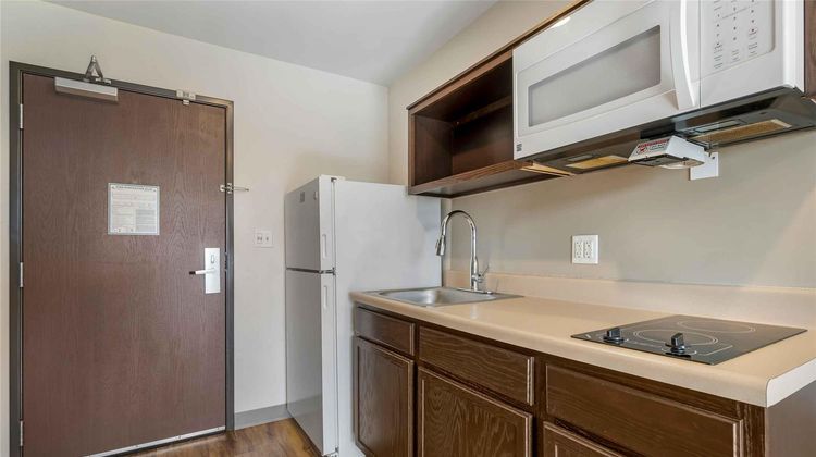Extended Stay America Select Orlando Apt Room