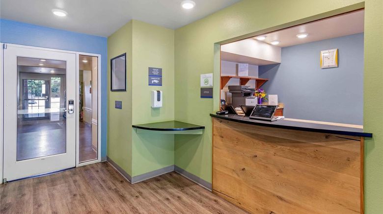<b>Extended Stay America Atlanta Chamblee Lobby</b>. Images powered by <a href="https://iceportal.shijigroup.com/" title="IcePortal" target="_blank">IcePortal</a>.