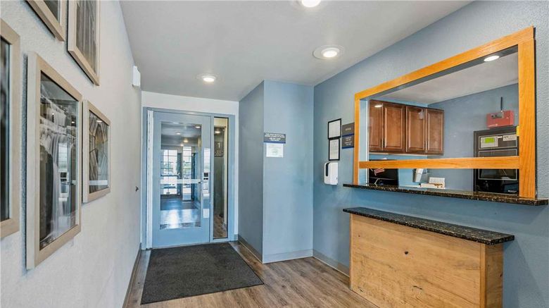 <b>Extended Stay America Select Lawrence Lobby</b>. Images powered by <a href="https://iceportal.shijigroup.com/" title="IcePortal" target="_blank">IcePortal</a>.