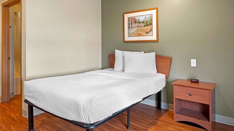 <b>Extended Stay America Select Airport Room</b>. Images powered by <a href="https://iceportal.shijigroup.com/" title="IcePortal" target="_blank">IcePortal</a>.