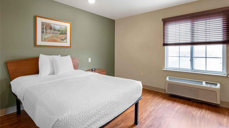 Extended Stay America Select Airport Room