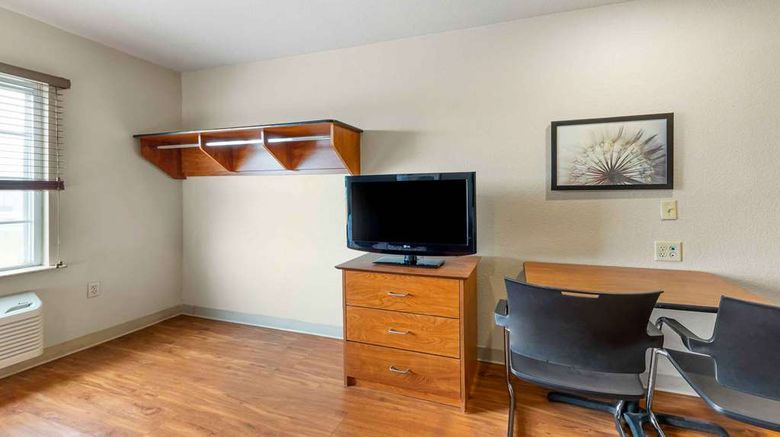 <b>Extended Stay America Select SDF South Room</b>. Images powered by <a href="https://iceportal.shijigroup.com/" title="IcePortal" target="_blank">IcePortal</a>.