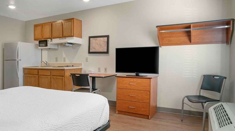 Extended Stay America Select Kalamazoo Room