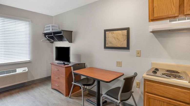 <b>Extended Stay America Select Springfield Room</b>. Images powered by <a href="https://iceportal.shijigroup.com/" title="IcePortal" target="_blank">IcePortal</a>.