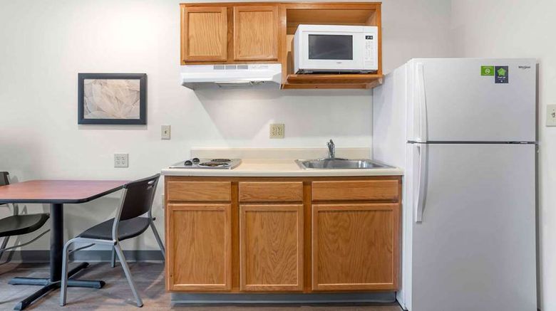 <b>Extended Stay America Select Springfield Room</b>. Images powered by <a href="https://iceportal.shijigroup.com/" title="IcePortal" target="_blank">IcePortal</a>.