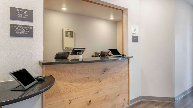 <b>Extended Stay America Select Omaha Lobby</b>. Images powered by <a href="https://iceportal.shijigroup.com/" title="IcePortal" target="_blank">IcePortal</a>.