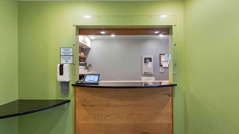 <b>Extended Stay America Select Airport Lobby</b>. Images powered by <a href="https://iceportal.shijigroup.com/" title="IcePortal" target="_blank">IcePortal</a>.