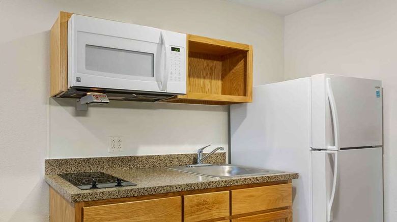 <b>Extended Stay America Select Airport Room</b>. Images powered by <a href="https://iceportal.shijigroup.com/" title="IcePortal" target="_blank">IcePortal</a>.
