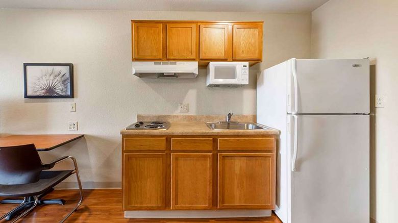 <b>Extended Stay America Select Airport Room</b>. Images powered by <a href="https://iceportal.shijigroup.com/" title="IcePortal" target="_blank">IcePortal</a>.