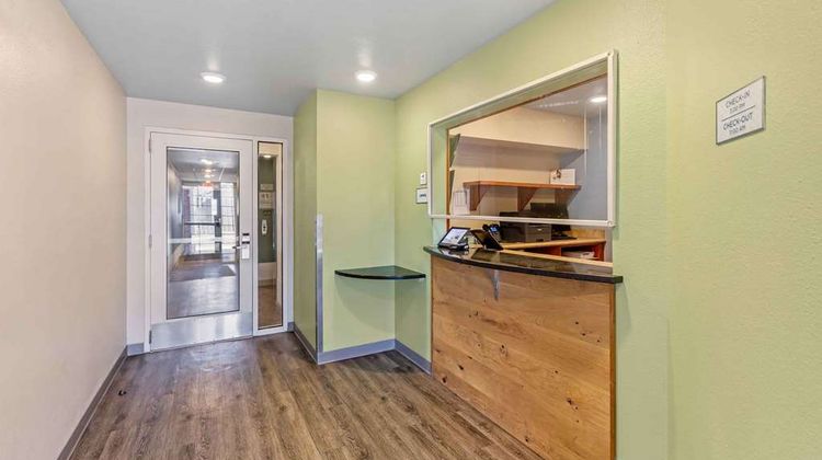 Extended Stay America Select Cleveland Lobby