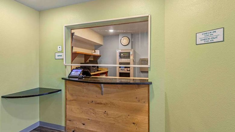 <b>Extended Stay America Select Cleveland Lobby</b>. Images powered by <a href="https://iceportal.shijigroup.com/" title="IcePortal" target="_blank">IcePortal</a>.
