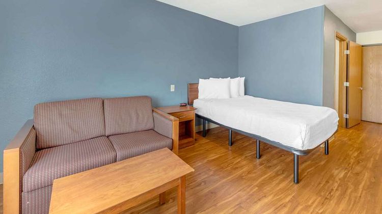 Extended Stay America Select Tinker AFB Room
