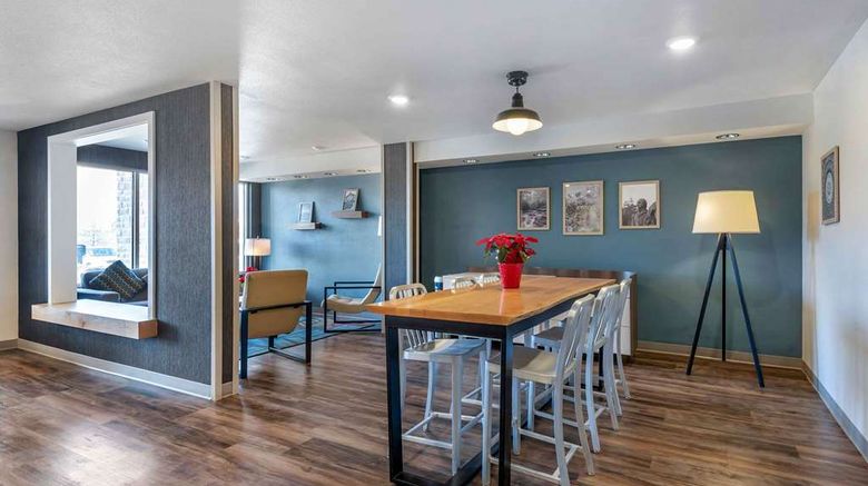<b>Extended Stay America Select Pittsburgh Lobby</b>. Images powered by <a href="https://iceportal.shijigroup.com/" title="IcePortal" target="_blank">IcePortal</a>.