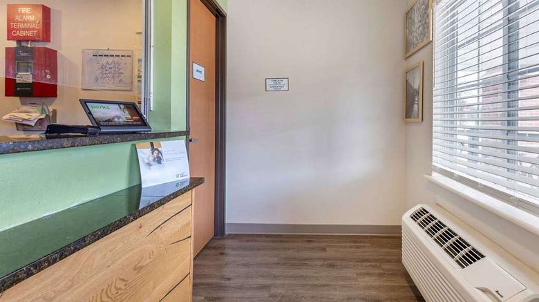 <b>Extended Stay America Select Gainesville Lobby</b>. Images powered by <a href="https://iceportal.shijigroup.com/" title="IcePortal" target="_blank">IcePortal</a>.