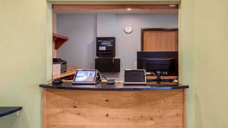<b>Extended Stay America Select Lobby</b>. Images powered by <a href="https://iceportal.shijigroup.com/" title="IcePortal" target="_blank">IcePortal</a>.