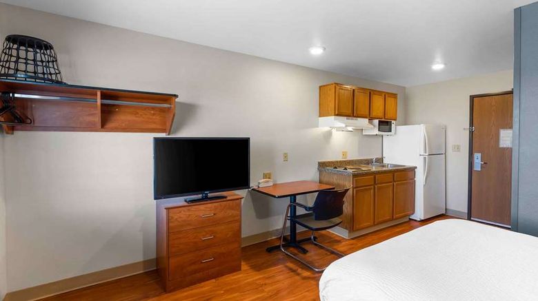 <b>Extended Stay America Select Denver Room</b>. Images powered by <a href="https://iceportal.shijigroup.com/" title="IcePortal" target="_blank">IcePortal</a>.
