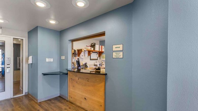 <b>Extended Stay America Select Denver Lobby</b>. Images powered by <a href="https://iceportal.shijigroup.com/" title="IcePortal" target="_blank">IcePortal</a>.