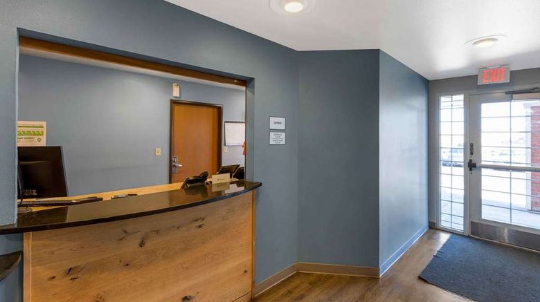<b>Extended Stay America Select Denver Lobby</b>. Images powered by <a href="https://iceportal.shijigroup.com/" title="IcePortal" target="_blank">IcePortal</a>.
