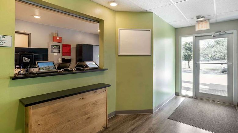 <b>Extended Stay America Selec Pensacola NE Lobby</b>. Images powered by <a href="https://iceportal.shijigroup.com/" title="IcePortal" target="_blank">IcePortal</a>.