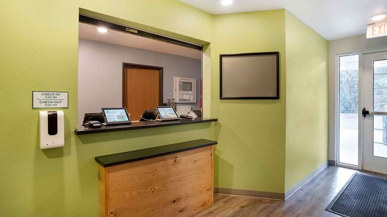 <b>Extended Stay America Selec Pensacola NW Lobby</b>. Images powered by <a href="https://iceportal.shijigroup.com/" title="IcePortal" target="_blank">IcePortal</a>.