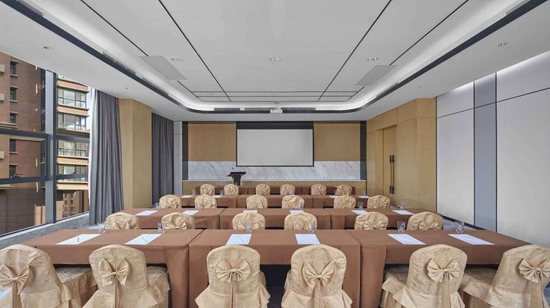 <b>Hilton Garden Inn Xiangdu District Meeting</b>. Images powered by <a href="https://iceportal.shijigroup.com/" title="IcePortal" target="_blank">IcePortal</a>.