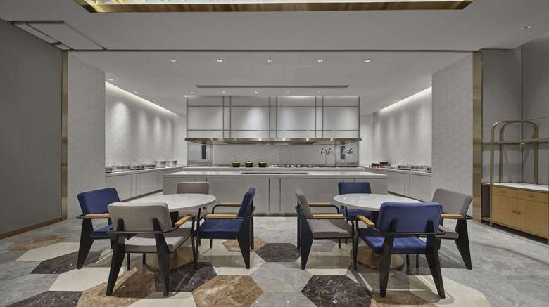 <b>Hilton Garden Inn Xiangdu District Restaurant</b>. Images powered by <a href="https://iceportal.shijigroup.com/" title="IcePortal" target="_blank">IcePortal</a>.