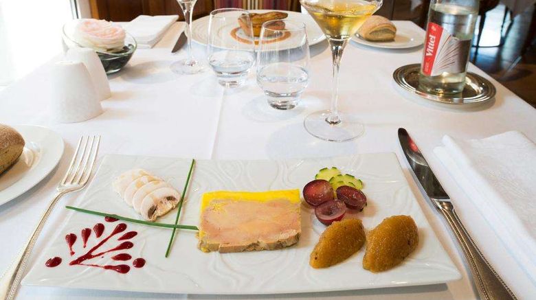 <b>Auberge Bienvenue Restaurant</b>. Images powered by <a href="https://iceportal.shijigroup.com/" title="IcePortal" target="_blank">IcePortal</a>.