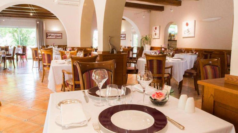 <b>Auberge Bienvenue Restaurant</b>. Images powered by <a href="https://iceportal.shijigroup.com/" title="IcePortal" target="_blank">IcePortal</a>.