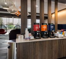Tru by Hilton Novi Detroit Lobby
