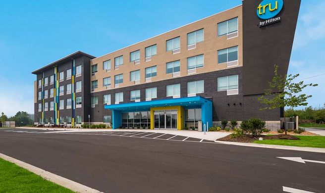 Tru by Hilton Novi Detroit Exterior