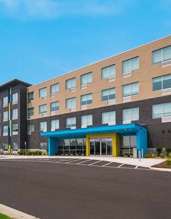 Tru by Hilton Novi Detroit