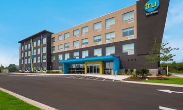 Tru by Hilton Novi Detroit