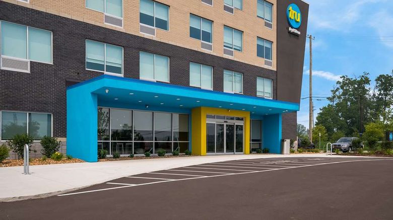 <b>Tru by Hilton Novi Detroit Exterior</b>. Images powered by <a href="https://iceportal.shijigroup.com/" title="IcePortal" target="_blank">IcePortal</a>.