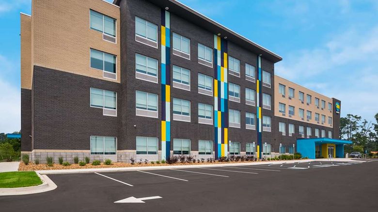 <b>Tru by Hilton Novi Detroit Exterior</b>. Images powered by <a href="https://iceportal.shijigroup.com/" title="IcePortal" target="_blank">IcePortal</a>.