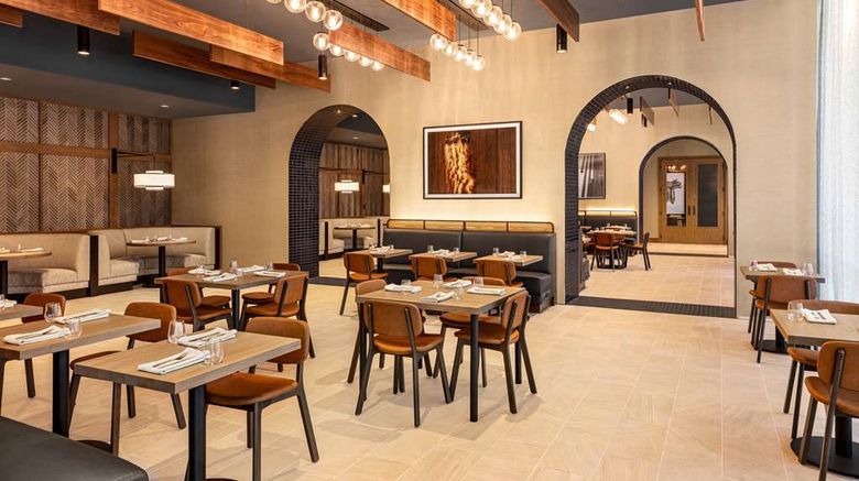 <b>DoubleTree by Hilton Dwtn Convention Ctr Restaurant</b>. Images powered by <a href="https://iceportal.shijigroup.com/" title="IcePortal" target="_blank">IcePortal</a>.