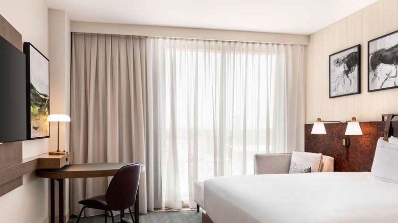 <b>DoubleTree by Hilton Dwtn Convention Ctr Room</b>. Images powered by <a href="https://iceportal.shijigroup.com/" title="IcePortal" target="_blank">IcePortal</a>.