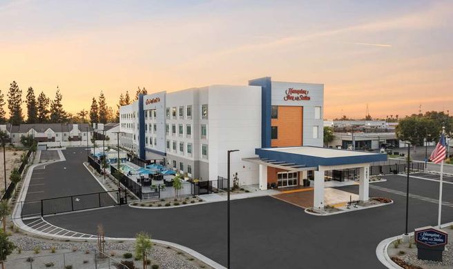 Hampton Inn & Suites Bakersfield Central Exterior