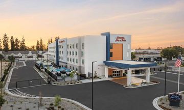 Hampton Inn & Suites Bakersfield Central