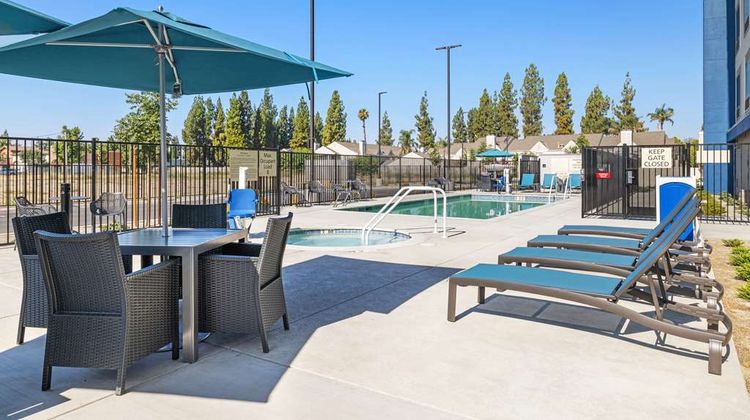 Hampton Inn & Suites Bakersfield Central Pool