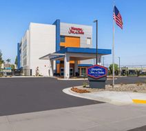 Hampton Inn & Suites Bakersfield Central Exterior