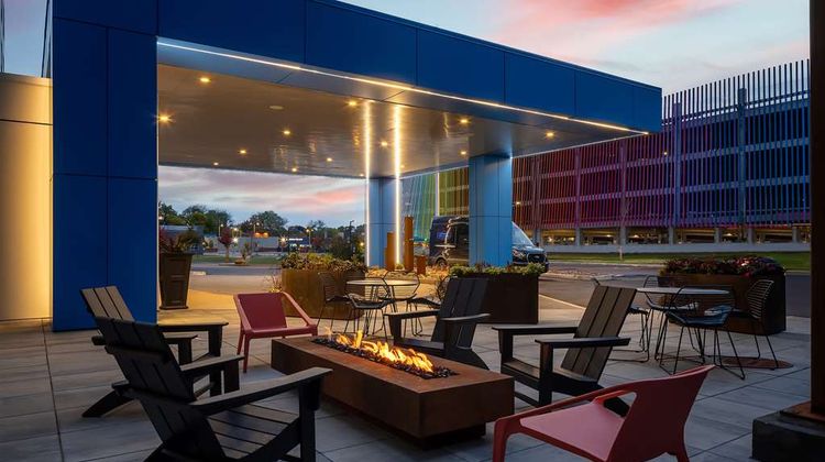 Hampton Inn & Suites Rochester Downtown Exterior