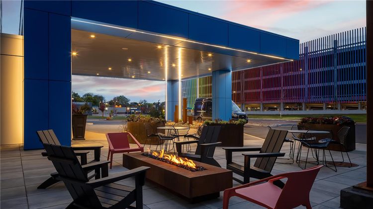 Hampton Inn & Suites Rochester Downtown Exterior