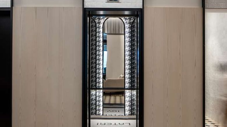 <b>Motto by Hilton NYC Times Square Lobby</b>. Images powered by <a href="https://iceportal.shijigroup.com/" title="IcePortal" target="_blank">IcePortal</a>.