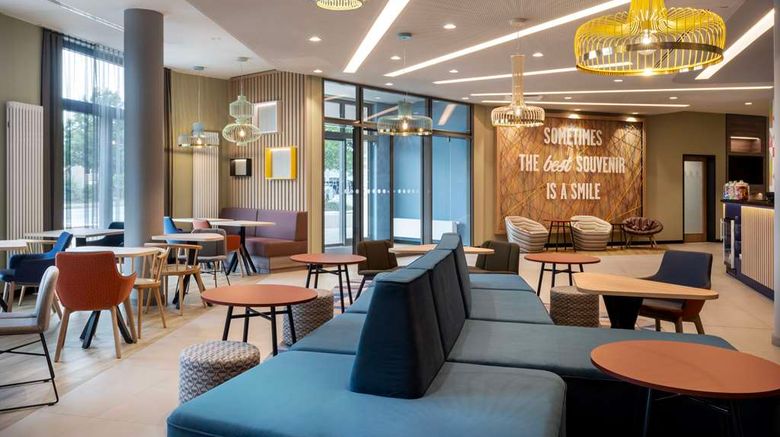 <b>Hampton by Hilton Celle Lobby</b>. Images powered by <a href="https://iceportal.shijigroup.com/" title="IcePortal" target="_blank">IcePortal</a>.