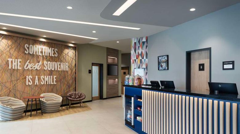 <b>Hampton by Hilton Celle Lobby</b>. Images powered by <a href="https://iceportal.shijigroup.com/" title="IcePortal" target="_blank">IcePortal</a>.