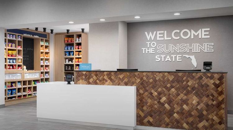 Hampton Inn and Suites Naples Lobby