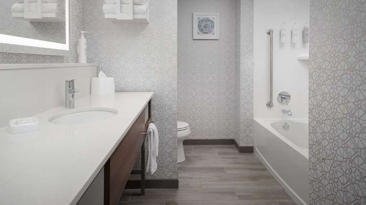 Hampton Inn and Suites Naples Room