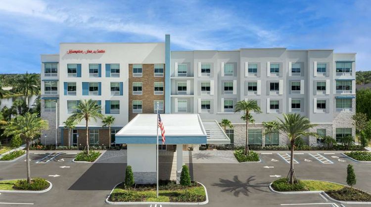 Hampton Inn and Suites Naples Exterior