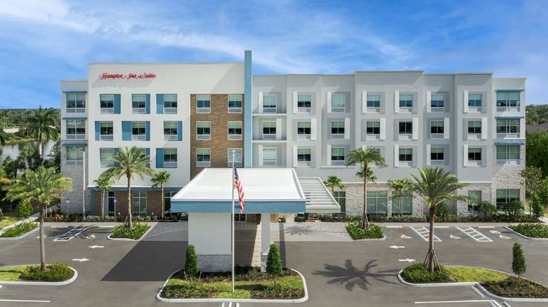 <b>Hampton Inn and Suites Naples Exterior</b>. Images powered by <a href="https://iceportal.shijigroup.com/" title="IcePortal" target="_blank">IcePortal</a>.