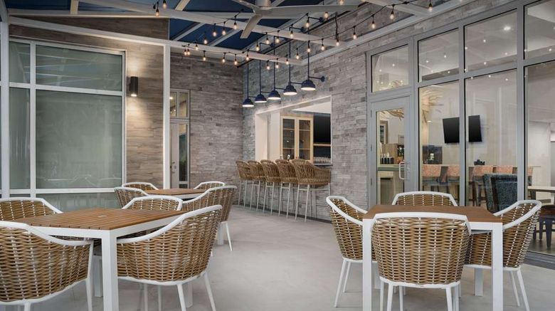 <b>Hampton Inn and Suites Naples Exterior</b>. Images powered by <a href="https://iceportal.shijigroup.com/" title="IcePortal" target="_blank">IcePortal</a>.